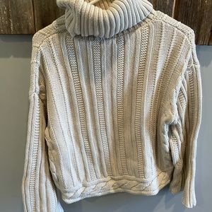 Gap crop sweater and cream